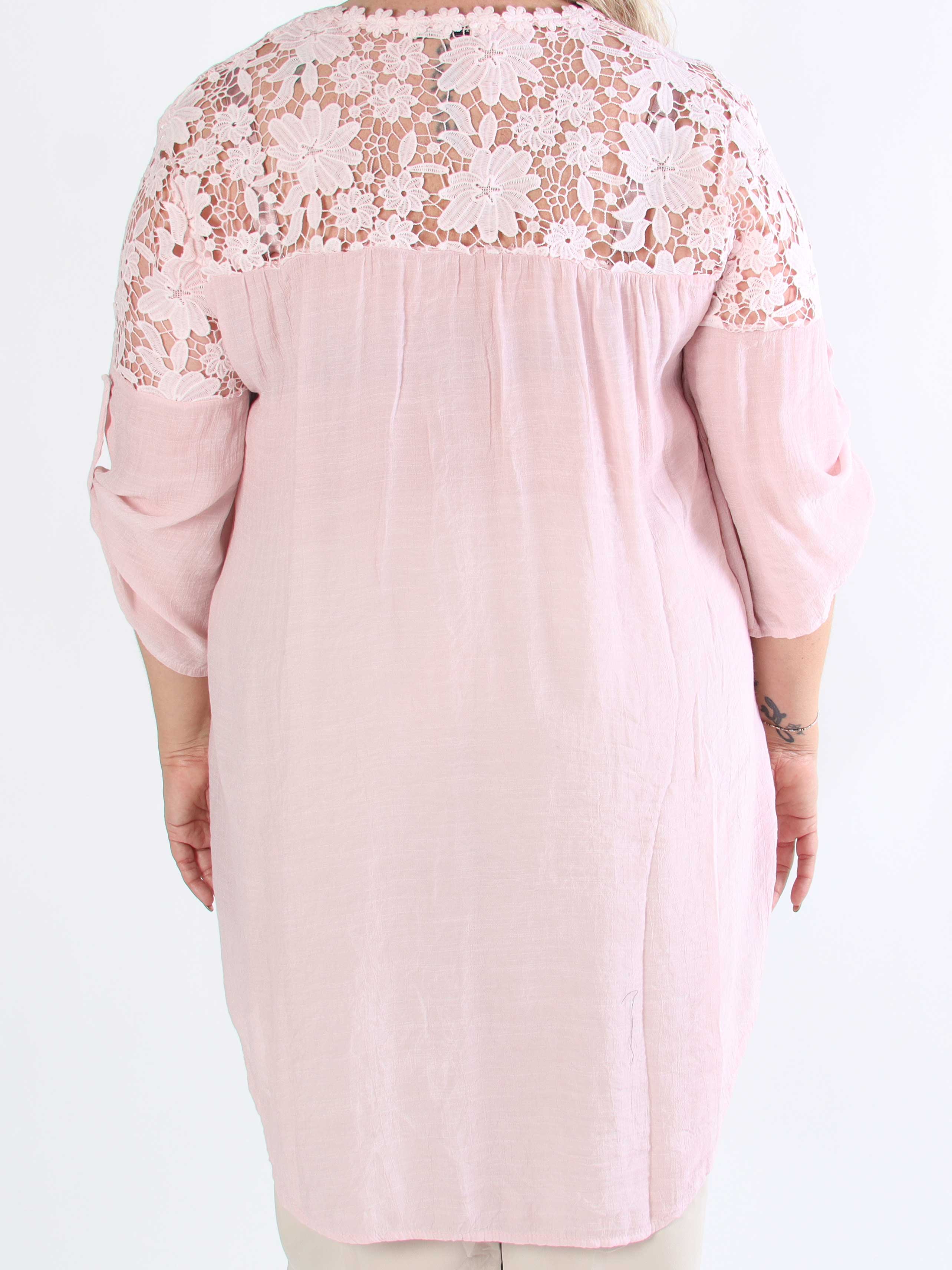 Rosalie - Sød feminin plus size tunika med broderet ryg